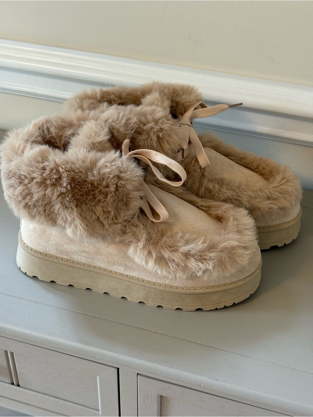 Plush Faux-Fur Tan Women's Slip-On Slippers
